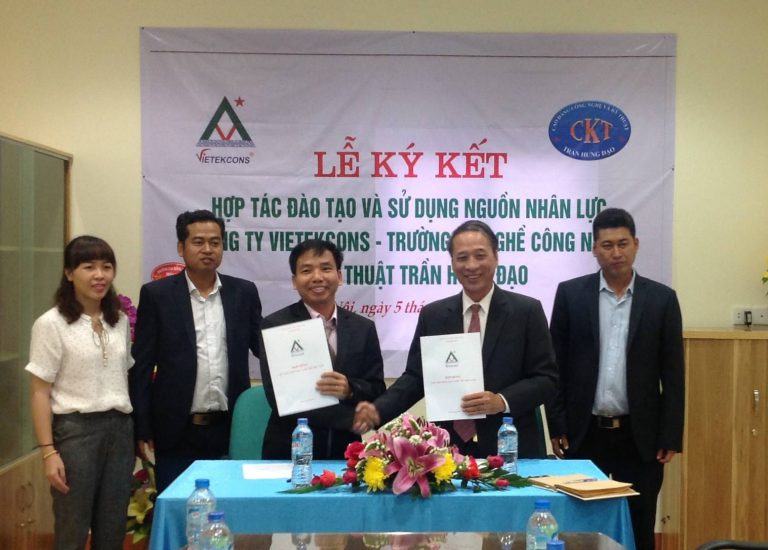 Lễ ký kết hợp tác đào tạo và sử dụng nguồn nhân lực giữa công ty Vietekcons và nhà trường