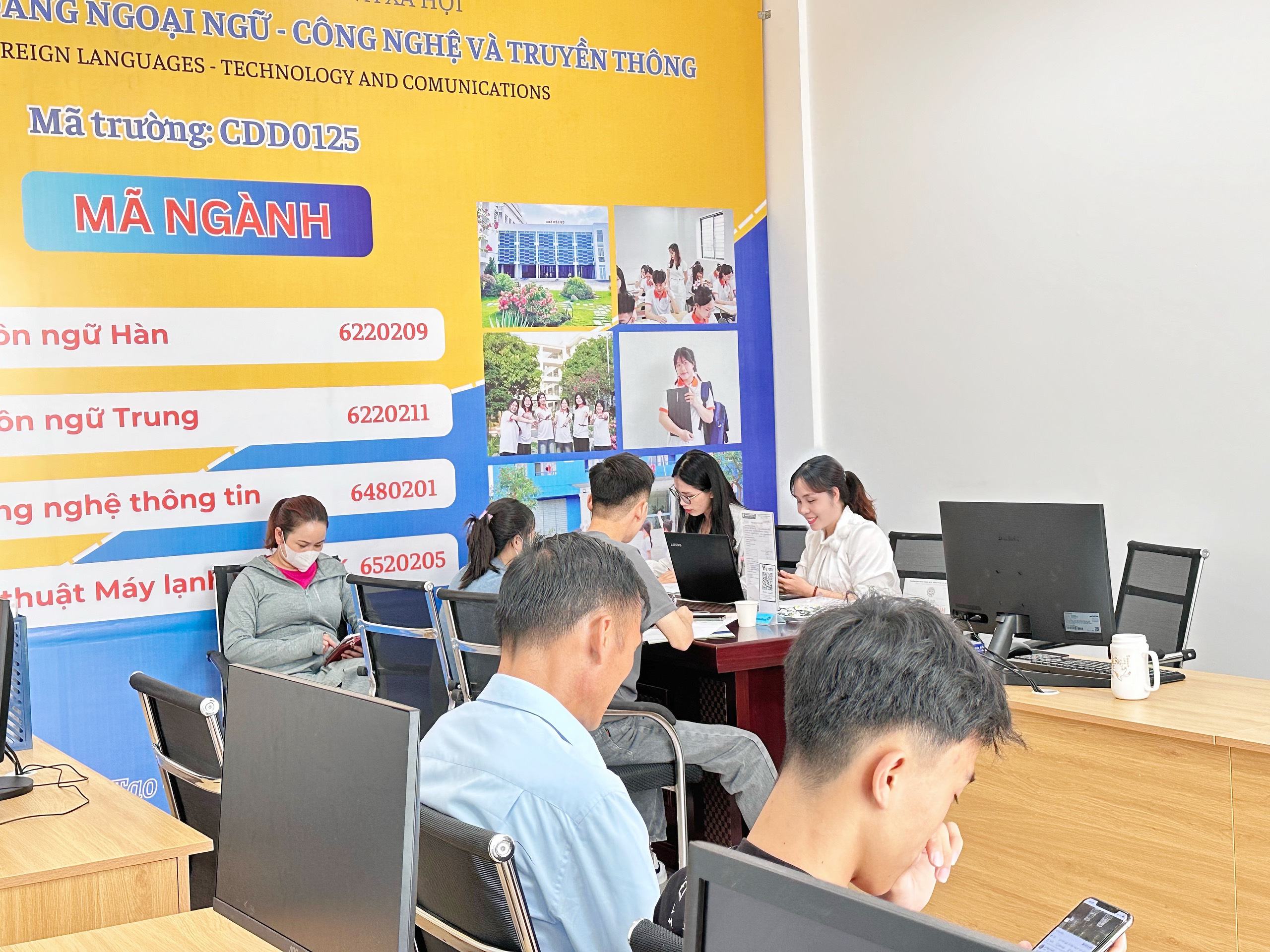 Không khí háo hức ngày đầu nhập học của tân sinh viên tại NCT College