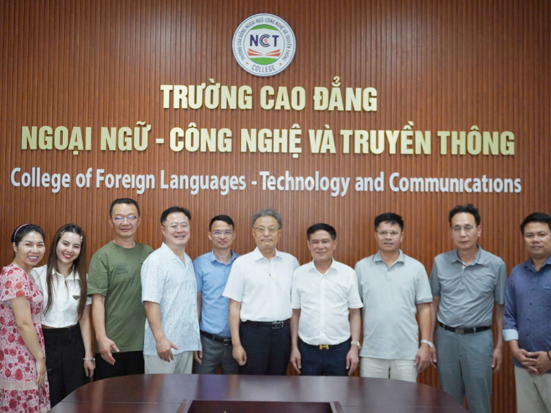 Trường Cao đẳng Ngoại ngữ - Công nghệ và Truyền thông 