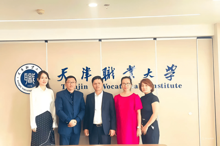 Đoàn đại biểu trường Cao đẳng Ngoại ngữ – Công nghệ và Truyền thông tới thăm và làm việc với trường Đại học Nghề Thiên Tân, Trung Quốc