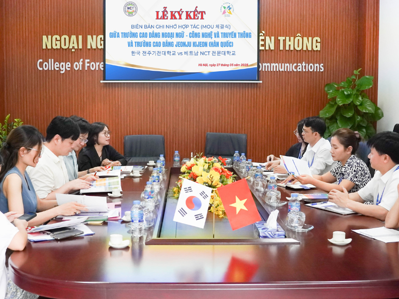 Hai bên trường đã có buổi làm việc và ký kết biên bản thỏa thuận hợp tác