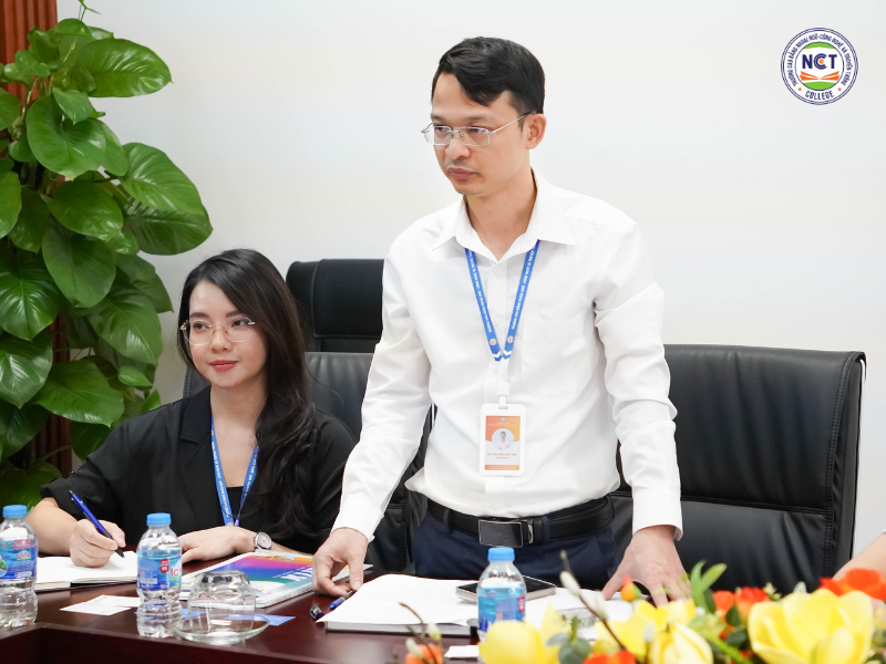 Th.S Nguyễn Đức Tiến - Hiệu trưởng phát biểu tại buổi làm việc