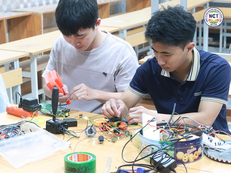 Sinh viên được thực hành ngay từ năm nhất