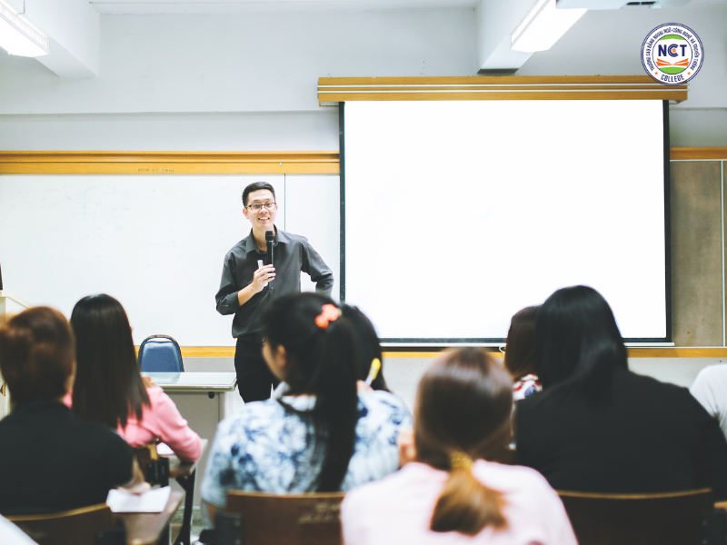 Giáo viên tiếng Hàn nghề thu nhập ổn định
