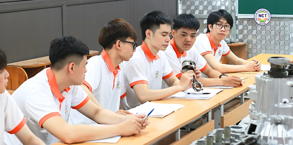 Khám phá môi trường học tập 70% thực hành của sinh viên ngành Công nghệ Ô tô tại NCT