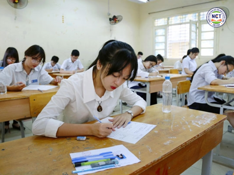 Hình ảnh thi sinh tham gia kì thi lớp 10 tại Thành phố Hà Nội