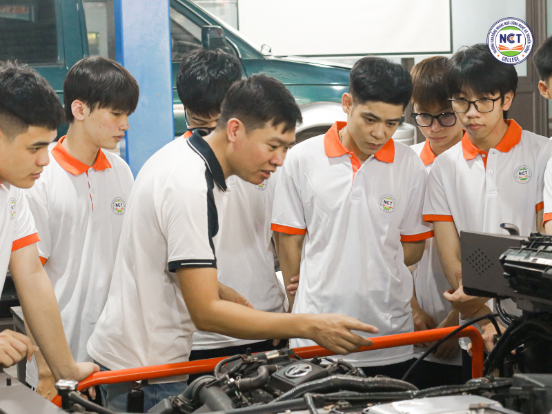 Sinh viên tại NCT Colleg được thực hành ngay từ năm nhất 