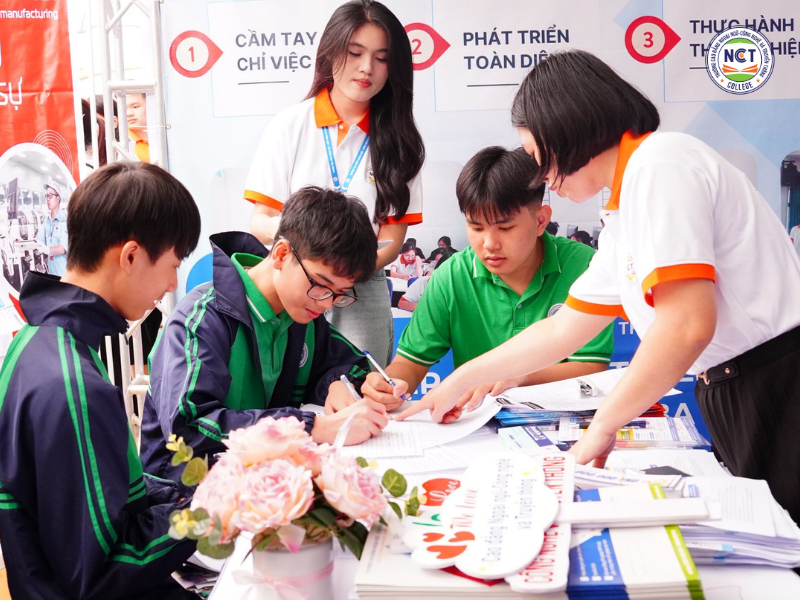 NCT luôn sẵn sàng đồng hành cùng quý phụ huynh và các em học sinh