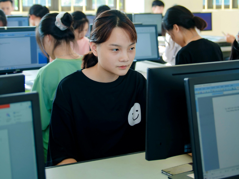 Sinh viên theo học ngành công nghệ thông tin