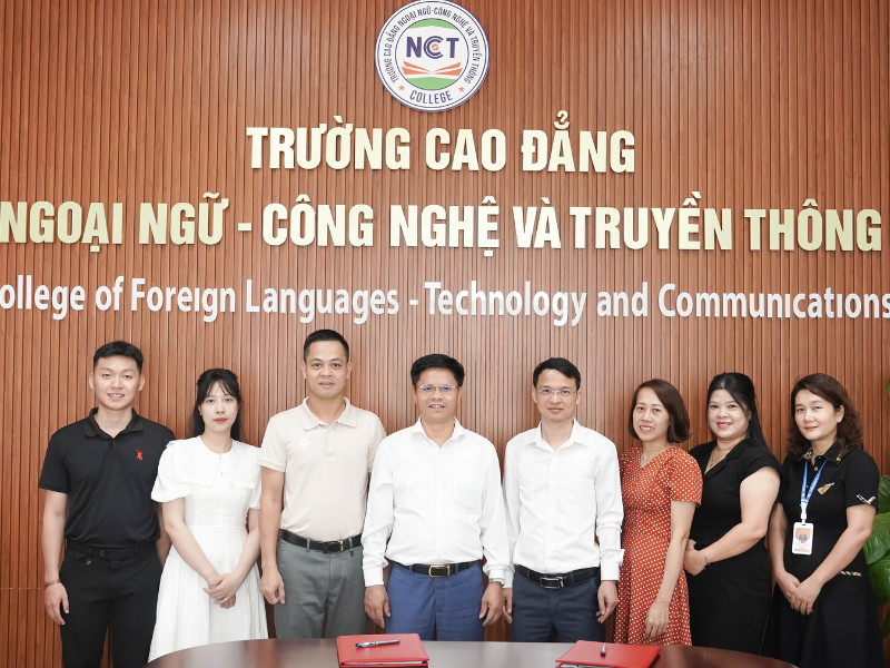 Lễ ký kết hợp tác giữa Trường Cao đẳng Ngoại ngữ - Công nghệ và Truyền thông và Công ty Cổ phần Học viện Trí Nam - ảnh 7