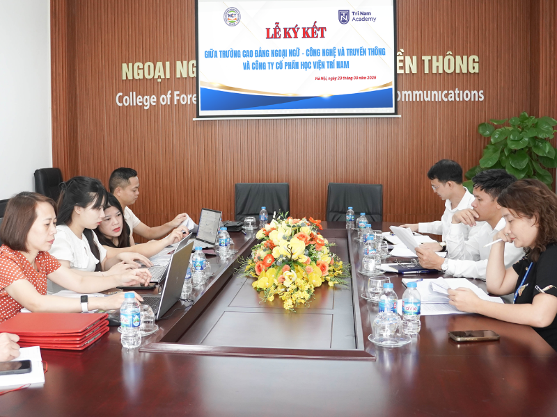 Lễ ký kết hợp tác giữa Trường Cao đẳng Ngoại ngữ - Công nghệ và Truyền thông và Công ty Cổ phần Học viện Trí Nam - ảnh 4