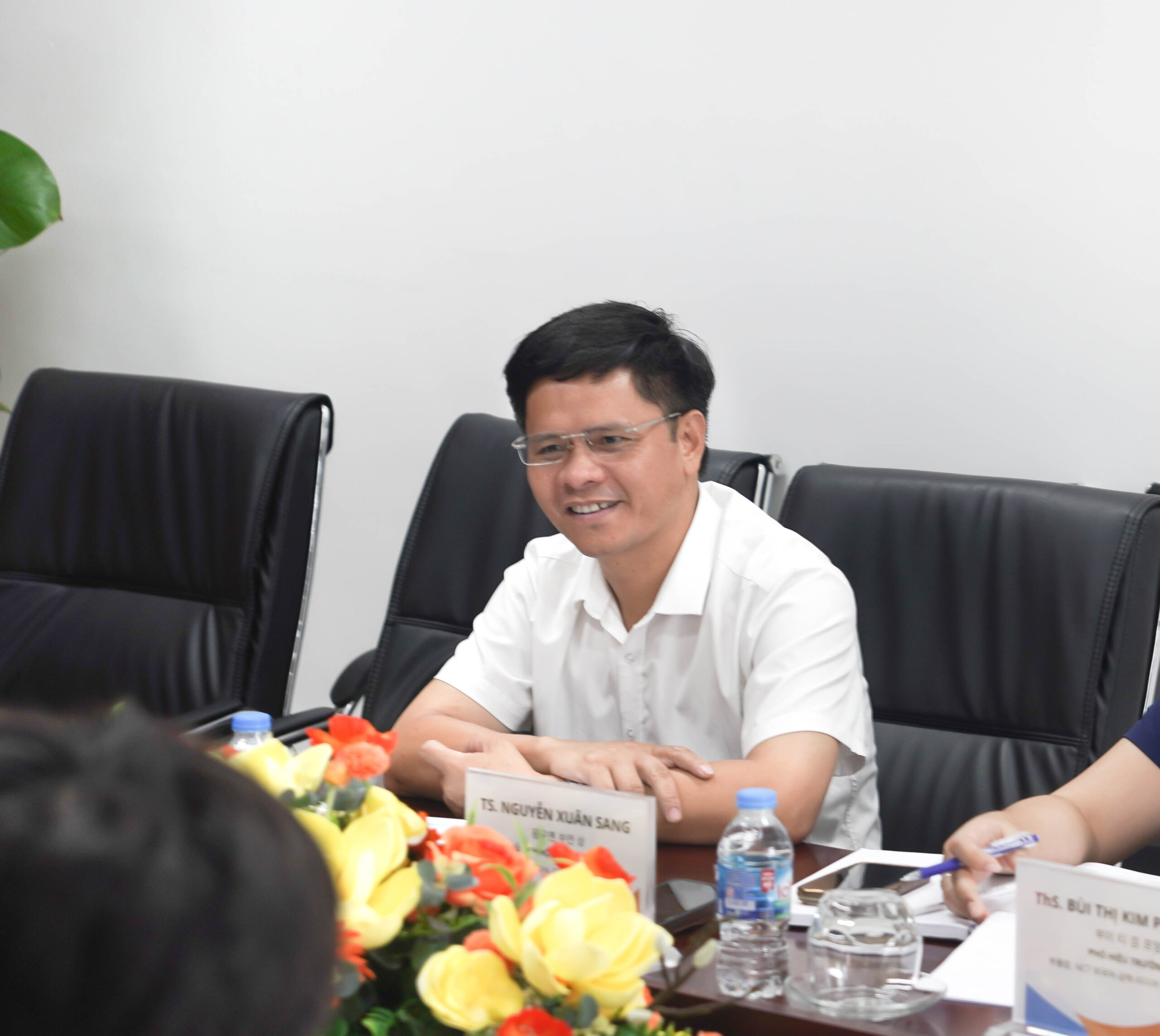 TS. Nguyễn Xuân Sang - Chủ tịch Hội đồng Quản trị Nhà trường phát biểu tại buổi làm việc