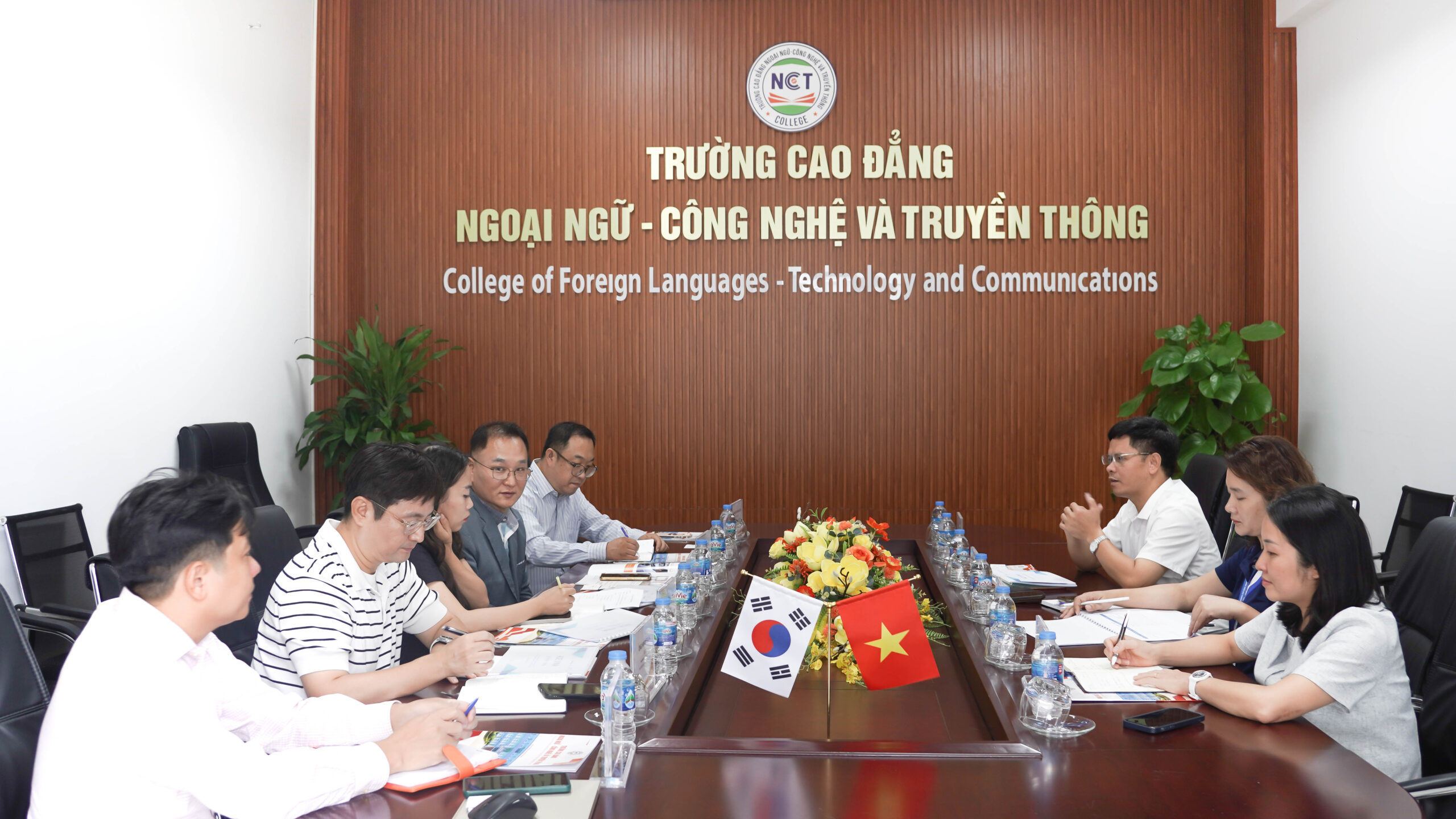 Trường Cao đẳng Ngoại ngữ - Công nghệ và Truyền thông có buổi gặp gỡ và làm việc cùng Công ty Cổ phần Giáo dục ACE Việt Nam (Hàn Quốc)