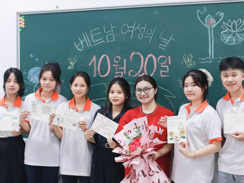 inh viên ngành Tiếng Hàn NCT College lan tỏa yêu thương qua những tấm thiệp viết tay