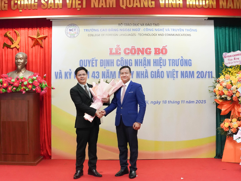 Lễ công bố quyết định công nhận chức danh Hiệu trưởng Trường Cao đẳng Ngoại ngữ - Công nghệ và Truyền thông