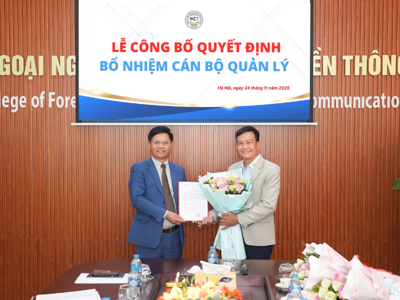 TS. Nguyễn Xuân Sang - Chủ tịch Hội đồng Trường kiêm Hiệu trưởng Nhà trường phát biểu tại buổi lễ