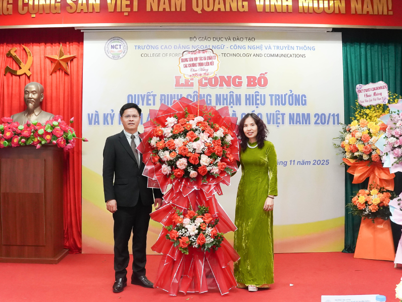 Lễ công bố quyết định công nhận chức danh Hiệu trưởng Trường Cao đẳng Ngoại ngữ - Công nghệ và Truyền thông