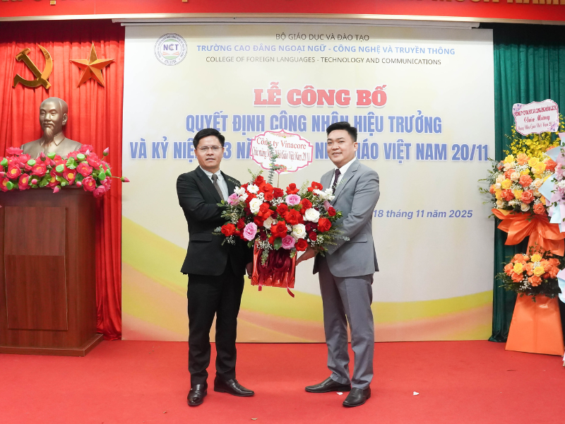 Lễ công bố quyết định công nhận chức danh Hiệu trưởng Trường Cao đẳng Ngoại ngữ - Công nghệ và Truyền thông