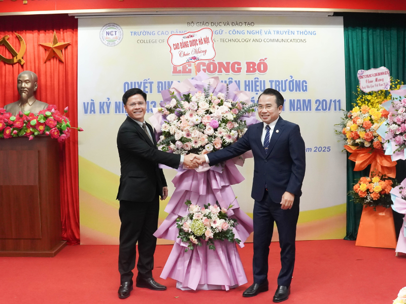 Lễ công bố quyết định công nhận chức danh Hiệu trưởng Trường Cao đẳng Ngoại ngữ - Công nghệ và Truyền thông