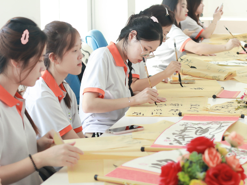 Chương trình thư pháp “Một nét mực – Ngàn yêu thương” - Nét chữ tri ân thầy cô nhân Ngày Nhà giáo Việt Nam 20/11 tại NCT College 