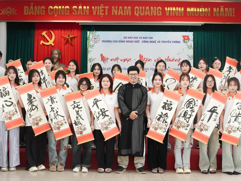 Chương trình thư pháp “Một nét mực – Ngàn yêu thương” - Nét chữ tri ân thầy cô nhân Ngày Nhà giáo Việt Nam 20/11 tại NCT College 