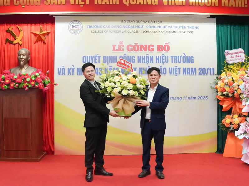Lễ công bố quyết định công nhận chức danh Hiệu trưởng Trường Cao đẳng Ngoại ngữ - Công nghệ và Truyền thông