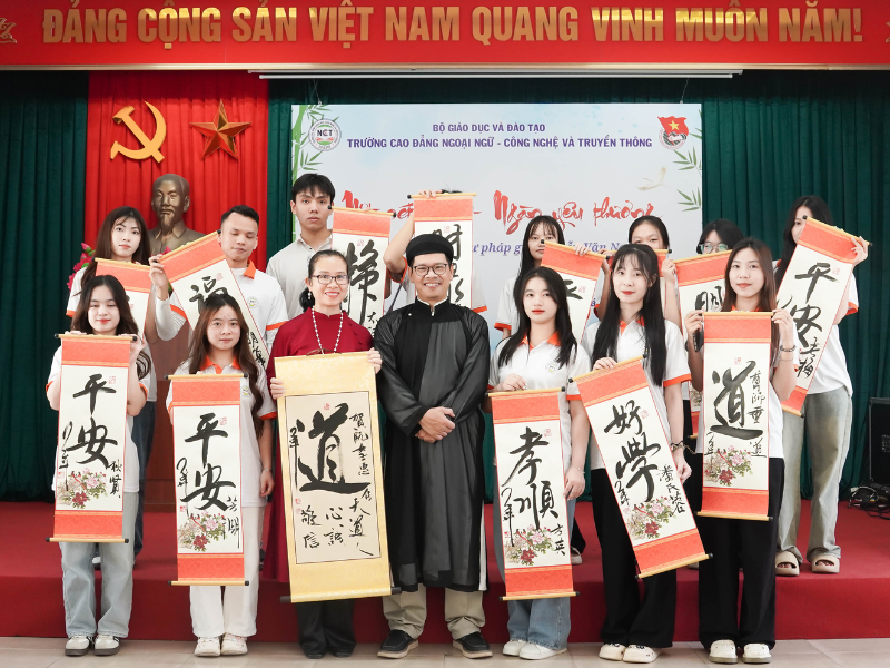 Chương trình thư pháp “Một nét mực – Ngàn yêu thương” - Nét chữ tri ân thầy cô nhân Ngày Nhà giáo Việt Nam 20/11 tại NCT College 