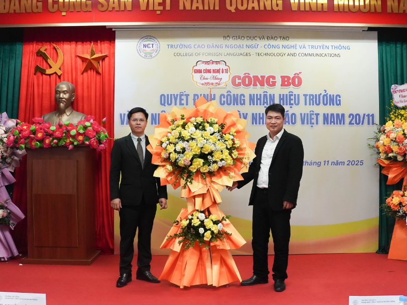 Lễ công bố quyết định công nhận chức danh Hiệu trưởng Trường Cao đẳng Ngoại ngữ - Công nghệ và Truyền thông