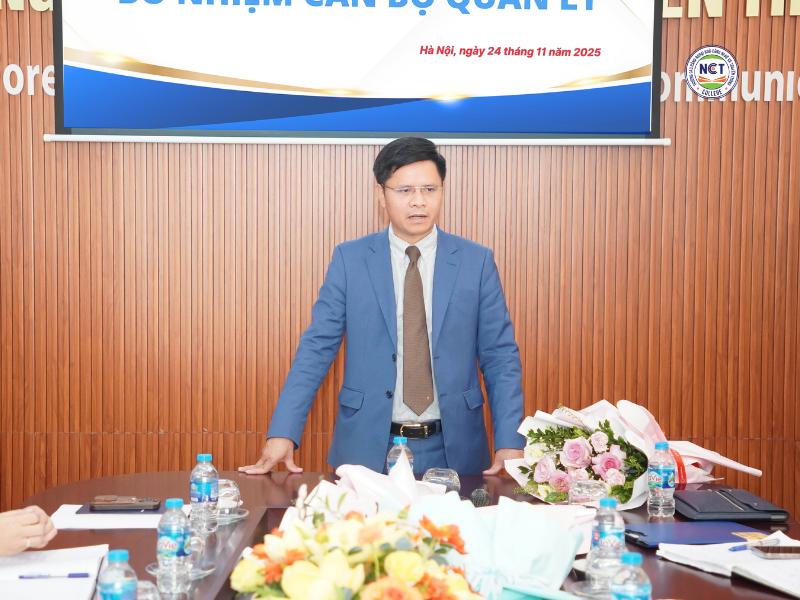 TS. Nguyễn Xuân Sang - Chủ tịch Hội đồng Trường kiêm Hiệu trưởng Nhà trường phát biểu tại buổi lễ 