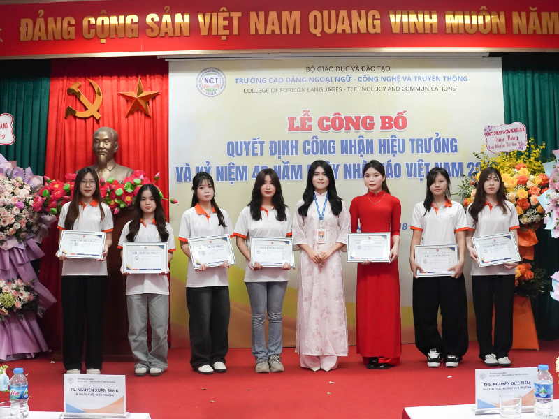 Trường Cao đẳng Ngoại ngữ – Công nghệ và Truyền thông long trọng tổ chức Lễ kỷ niệm 43 năm ngày Nhà giáo Việt Nam 20/11 