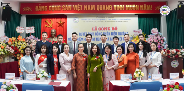 Trường Cao đẳng Ngoại ngữ – Công nghệ và Truyền thông long trọng tổ chức Lễ kỷ niệm 43 năm ngày Nhà giáo Việt Nam 20/11