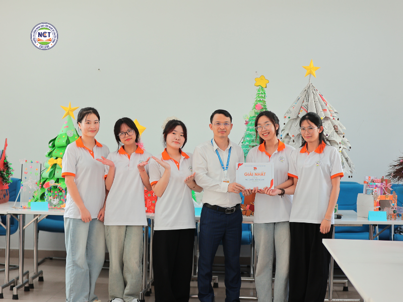 Rộn ràng khoảnh khắc rực rỡ tại "Ngày hội Giáng sinh - NCT Christmas Fest 2025" 