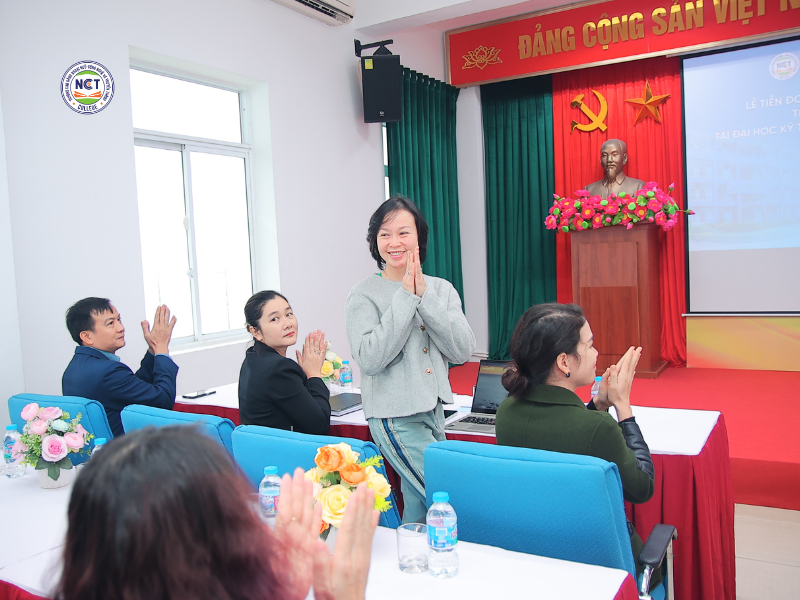 TS. Nguyễn Xuân Sang – Chủ tịch Hội đồng Trường, Bí thư Chi bộ, Hiệu trưởng Nhà trường