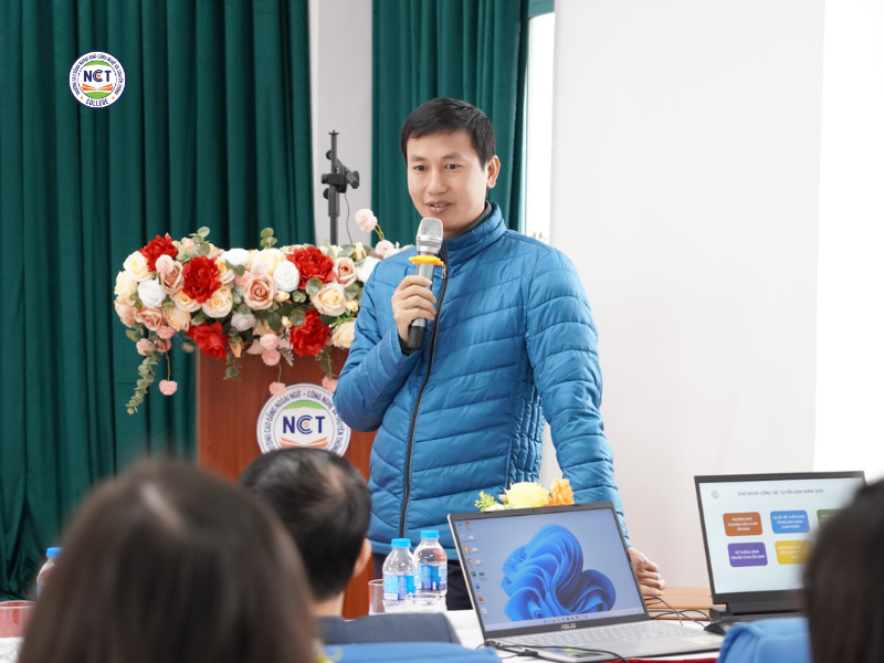 Thầy Dương Văn Quang - Trưởng phòng Tuyển sinh và Truyền thông