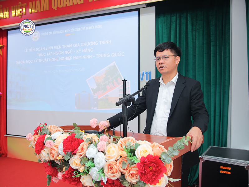 TS. Nguyễn Xuân Sang – Chủ tịch Hội đồng Trường, Bí thư Chi bộ, Hiệu trưởng Nhà trường