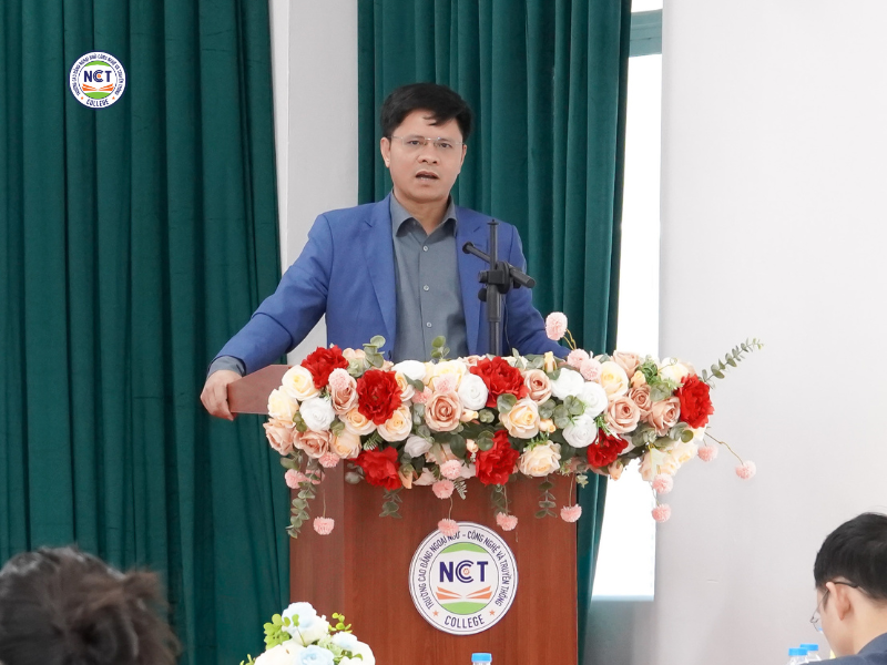 TS. Nguyễn Xuân Sang - Chủ tịch Hội đồng Trường, Hiệu trưởng Nhà trường phát biểu khai mạc Hội nghị