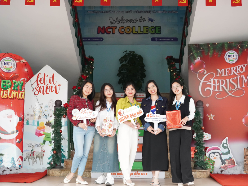 Không khí Giáng sinh đã chính thức gõ cửa NCT College