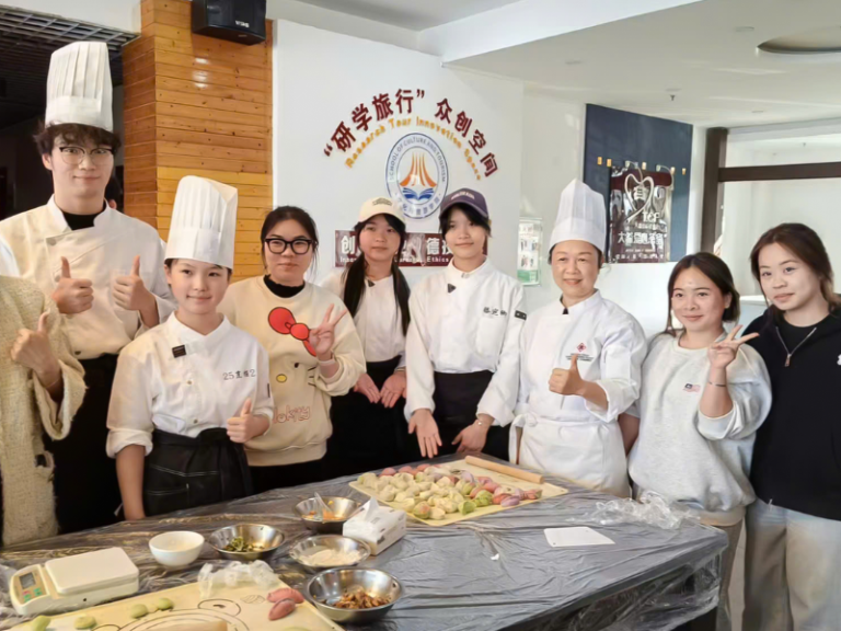 Học Tiếng Trung Qua Trải Nghiệm Văn Hóa Truyền Thống – Sinh Viên NCT Hào Hứng Tham Gia Lớp Học Làm Bánh Tại Trung Quốc