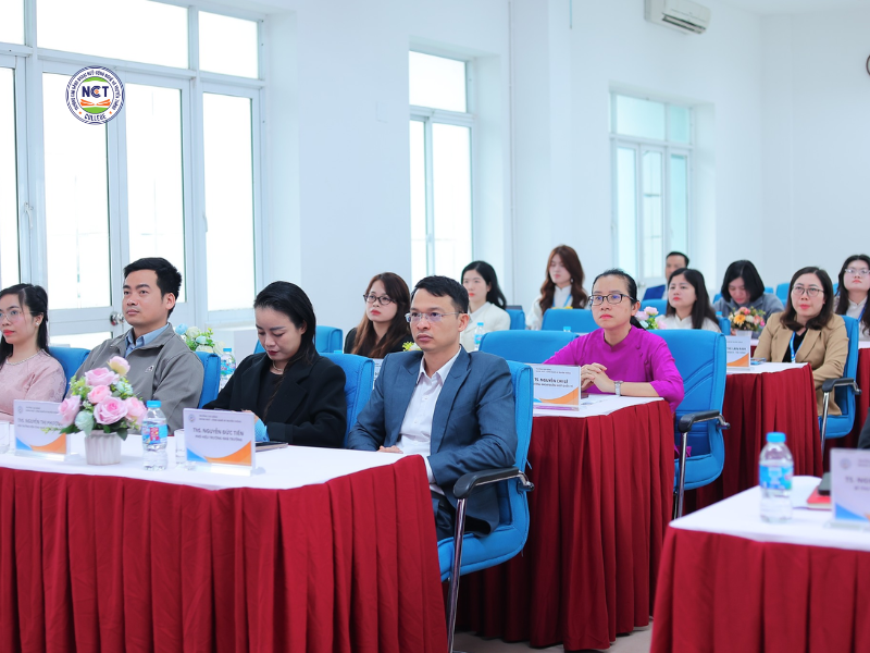 hoi-nghi-tong-ket-cong-tac-nam-2025-va-trien-khai-nhiem-vu-cong-tac-nam-2026-tai-truong-cao-dang-ngoai-ngu-cong-nghe-va-truyen-thong