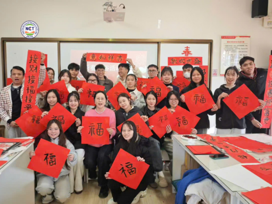 hoc-tieng-trung-tam-ve-vang-mo-rong-canh-cua-nghe-nghiep-trong-tuong-lai