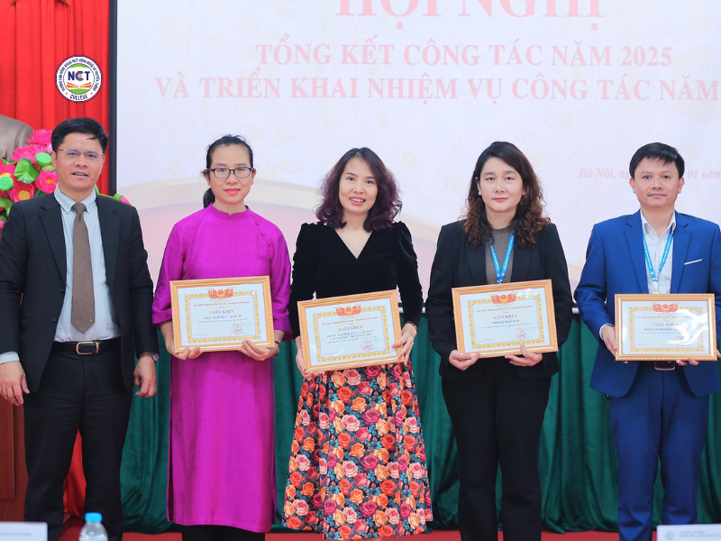hoi-nghi-tong-ket-cong-tac-nam-2025-va-trien-khai-nhiem-vu-cong-tac-nam-2026-tai-truong-cao-dang-ngoai-ngu-cong-nghe-va-truyen-thong