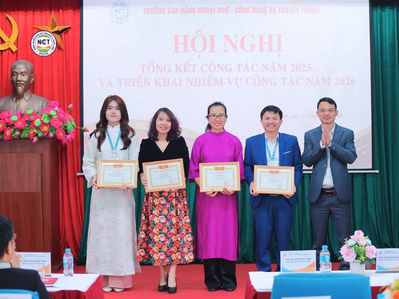hoi-nghi-tong-ket-cong-tac-nam-2025-va-trien-khai-nhiem-vu-cong-tac-nam-2026-tai-truong-cao-dang-ngoai-ngu-cong-nghe-va-truyen-thong