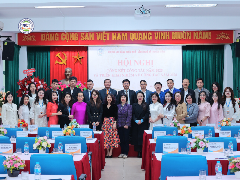 hoi-nghi-tong-ket-cong-tac-nam-2025-va-trien-khai-nhiem-vu-cong-tac-nam-2026-tai-truong-cao-dang-ngoai-ngu-cong-nghe-va-truyen-thong