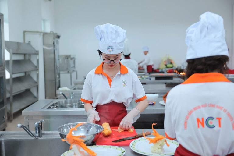Báo Đầu tư: NCT College ghi dấu với mô hình đào tạo gắn doanh nghiệp