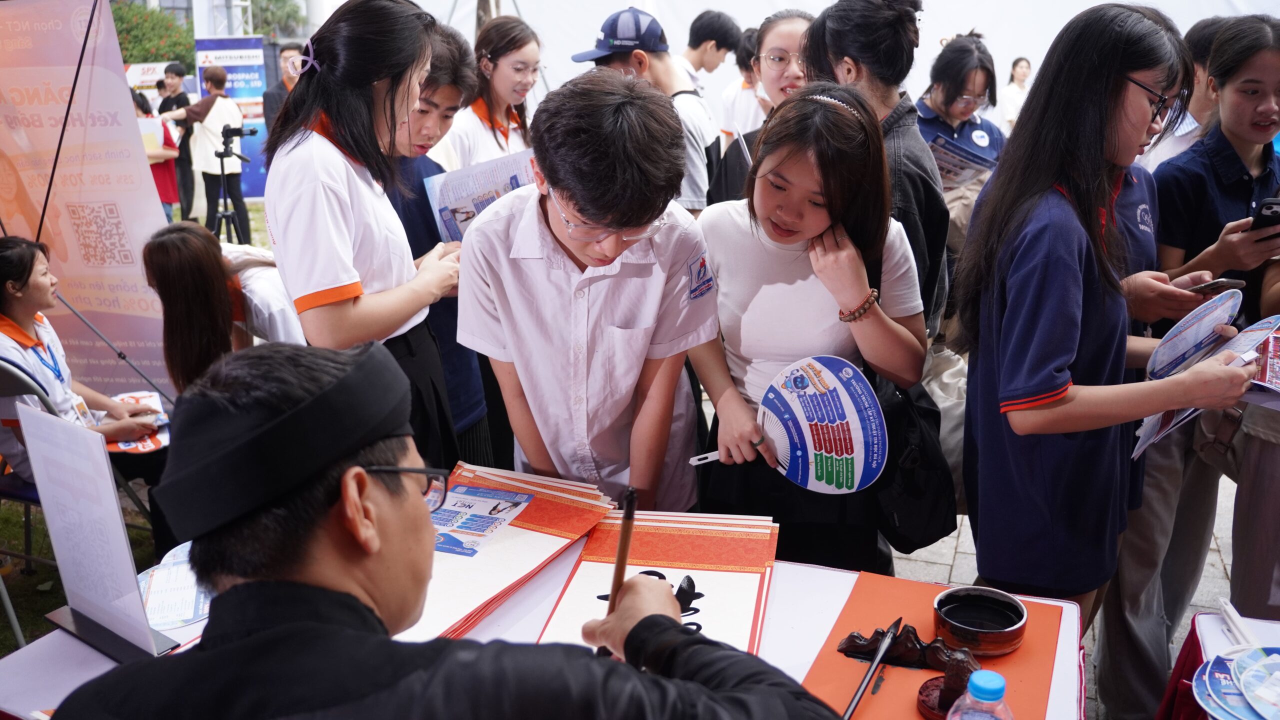 Hơn 15.000 học sinh "Đổ bộ" Ngày Hội hướng nghiệp 2026 - Gian hàng NCT thu hút đông đảo sự quan tâm