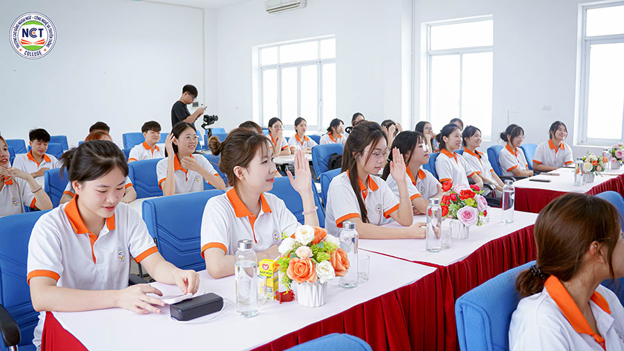 Đoàn công tác Trường Báo chí và Truyền thông, Đại học Thanh Hoa (Trung Quốc) đến thăm và làm việc tại NCT College