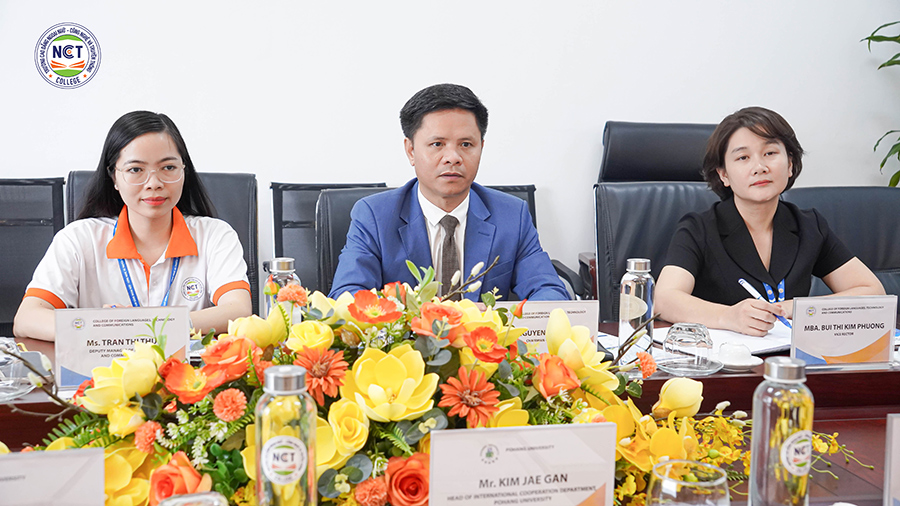 TS. Nguyễn Xuân Sang – Bí thư Chi bộ, Chủ tịch Hội đồng trường, Hiệu trưởng phát biểu tại buổi làm việc