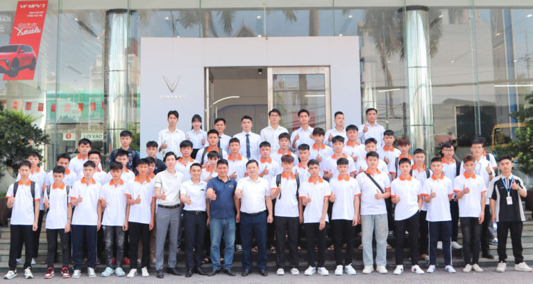 Sinh viên ngành Công nghệ ô tô NCT College tham quan thực tế tại VinFast