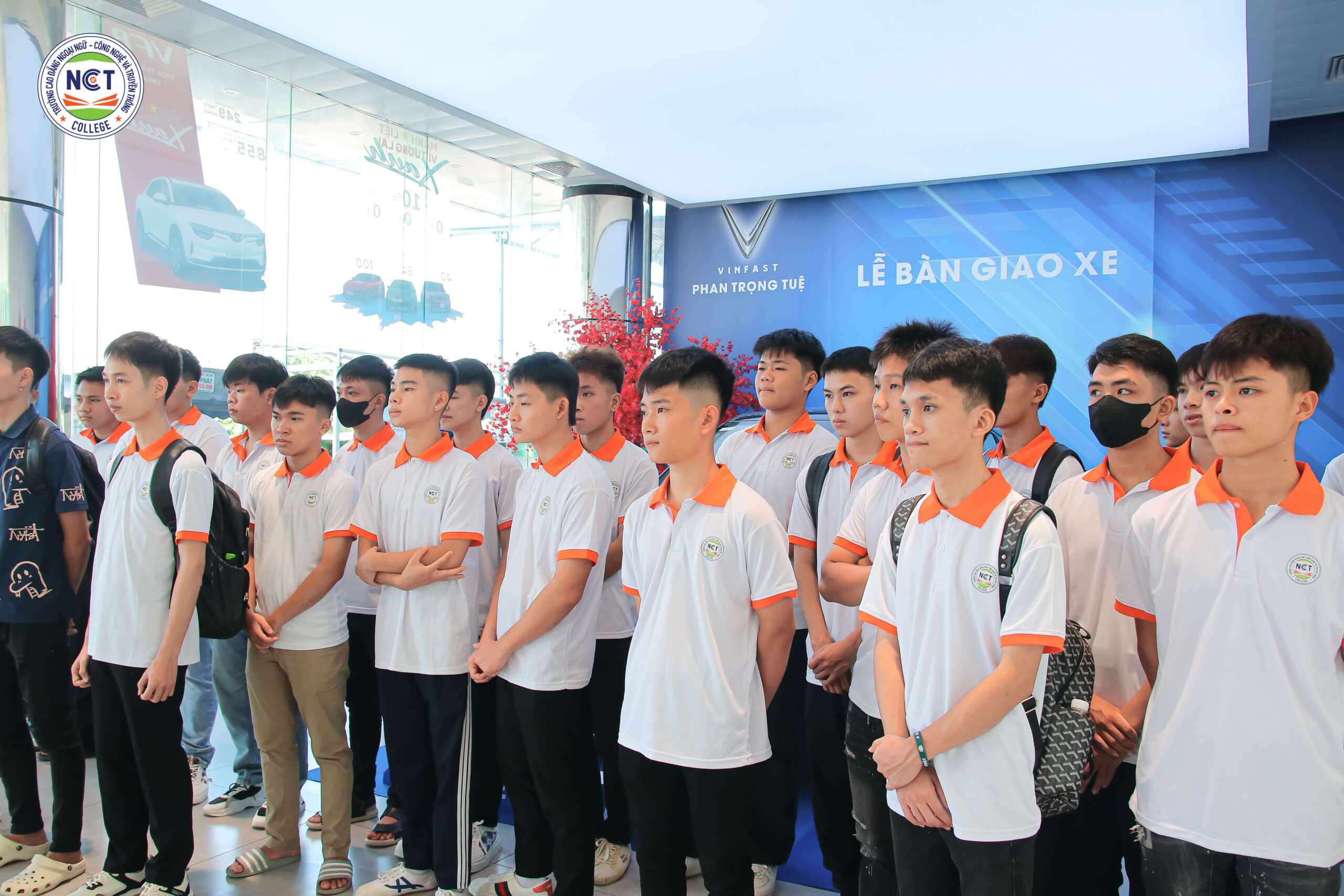 Sinh viên ngành Công nghệ ô tô NCT College tham quan thực tế tại VinFast