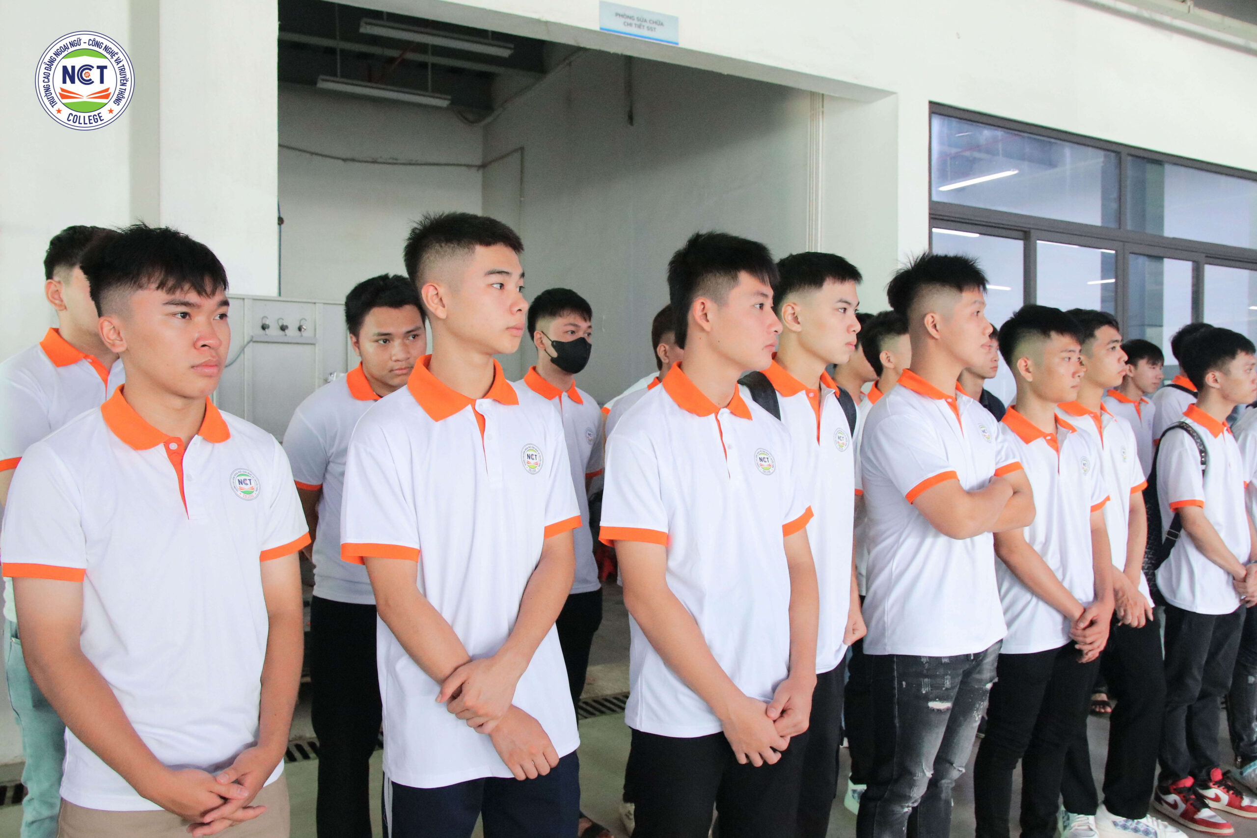 Sinh viên ngành Công nghệ ô tô NCT College tham quan thực tế tại VinFast